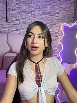 Chat +18 de cloe_1tay ao vivo