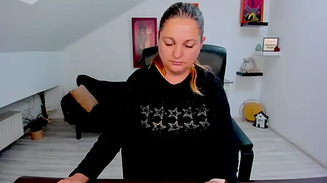 LollaGirl XXX чат на живо