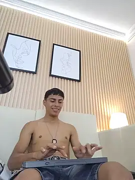 Bruno_fox live XXX chat