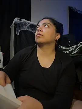 kimmiakiss22 – Naživo XXX chat