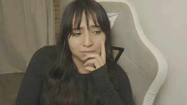 EmmitaGarcia 라이브 XXX 채팅