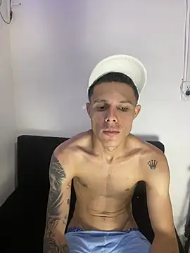 LuiguiMoore XXX чат на живо