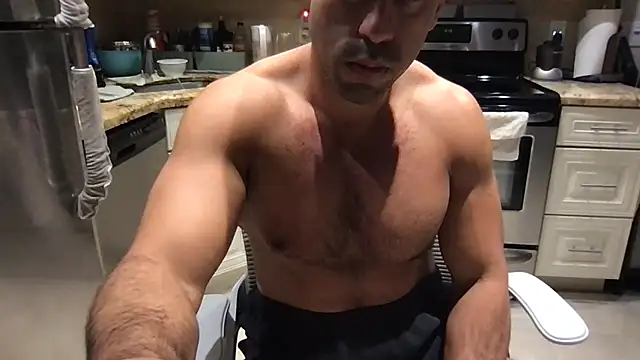 BigGuyMuscle 即時 XXX 聊天