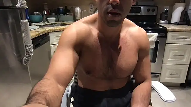 BigGuyMuscle: онлайн-секс-чат