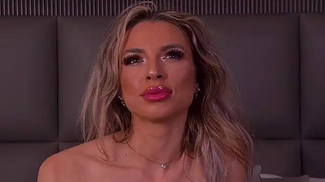Selena_Blu Adlı Modelin Canlı XXX Sohbeti
