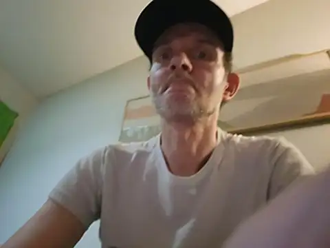Drewpackn8's Live XXX Chat
