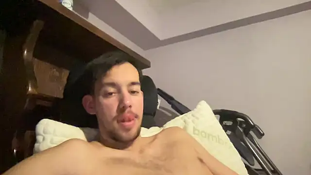 adam88231 – Naživo XXX chat