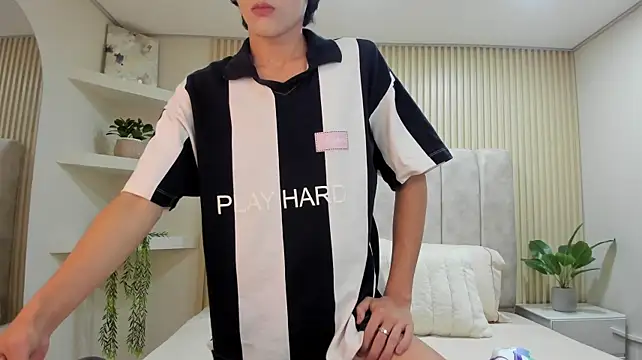 MathiasGreen_ Adlı Modelin Canlı XXX Sohbeti