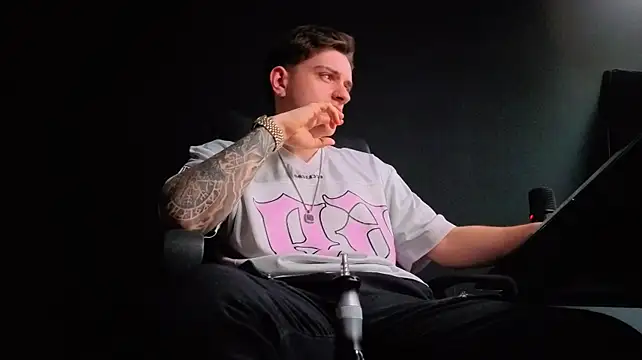 Онлайн чат XXX FelixStarkk
