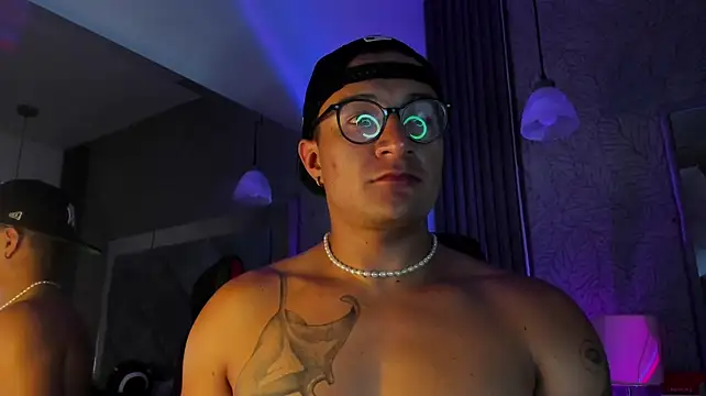 Онлайн чат XXX Hassbyd