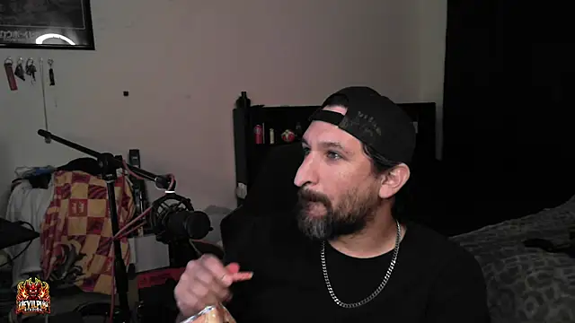 DevilPup75_ élő XXX-chatje