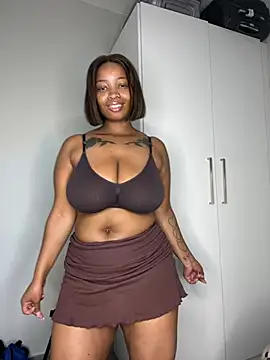Chat XXX en directo de LoveBustyX