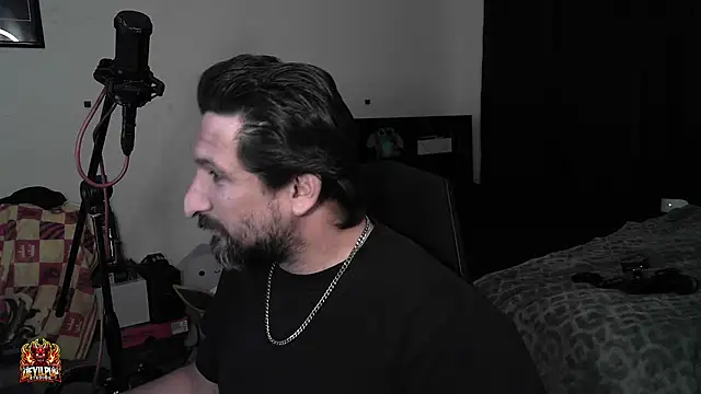 DevilPup75_ élő XXX-chatje