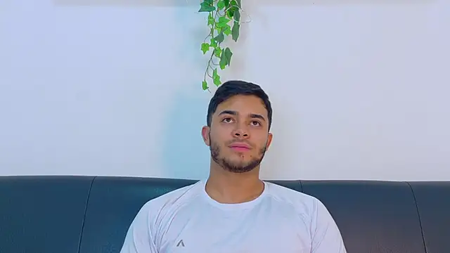 TylerWest_ élő XXX-chatje