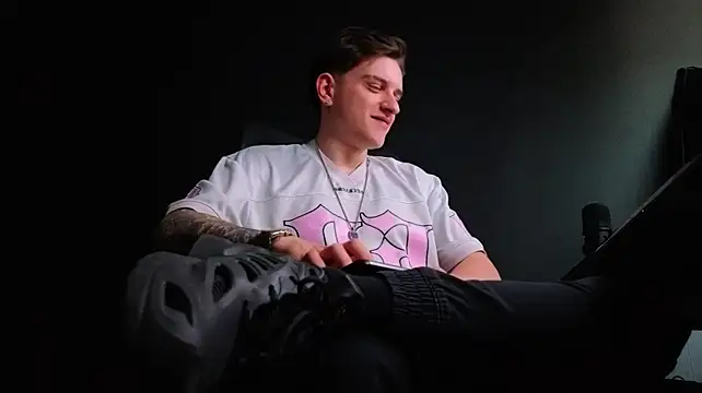 FelixStarkk 라이브 XXX 채팅