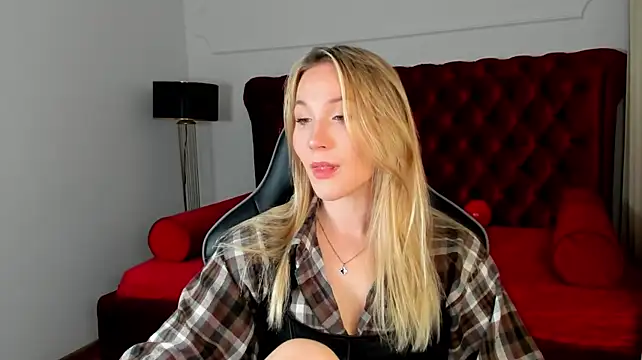 ElaraVoltage Chat XXX live