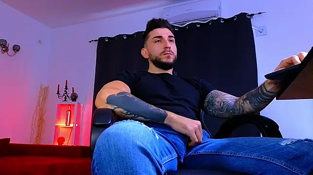 MightyAaron66 Adlı Modelin Canlı XXX Sohbeti