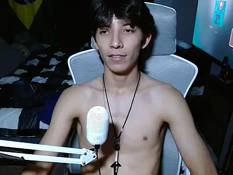 AvenaBoy's Live XXX Chat