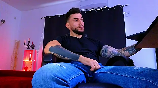 MightyAaron66 Live XXX Chat