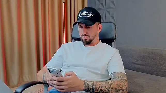 Chat +18 de LoganStroud ao vivo