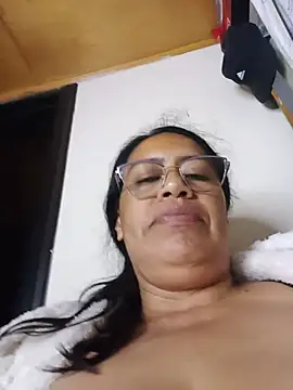 Chat +18 de Emilif_ ao vivo
