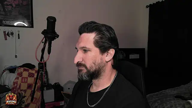 DevilPup75_ élő XXX-chatje
