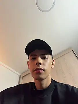 SebastianReed_ Adlı Modelin Canlı XXX Sohbeti