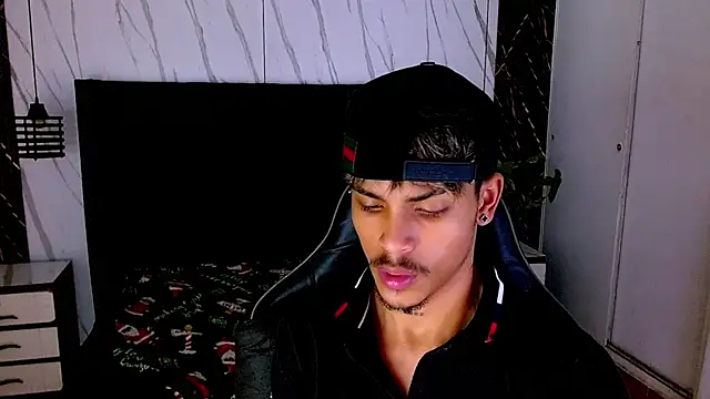 Angel_foxc13 即時 XXX 聊天
