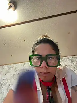 FamousBarbieDoll – Naživo XXX chat