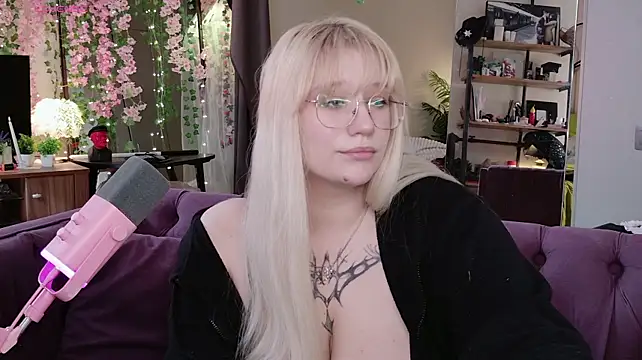 XXX chat uživo modela Morvelyn