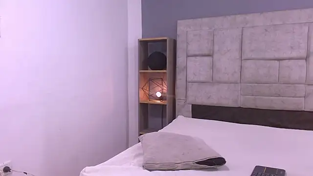 Chat +18 de Maximo_Juli ao vivo