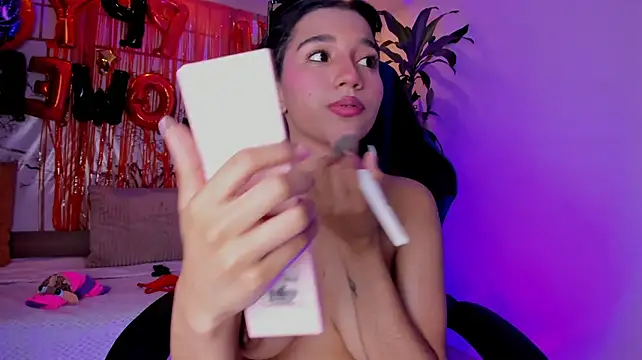 Emily_bruss লাইভ XXX চ্যাট