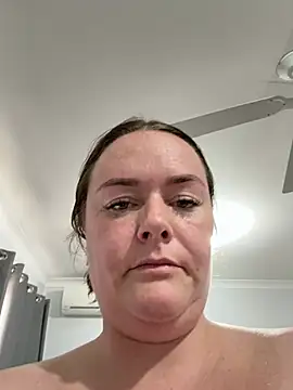 XXX chat uživo modela carinabro10