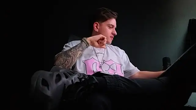 Онлайн чат XXX FelixStarkk