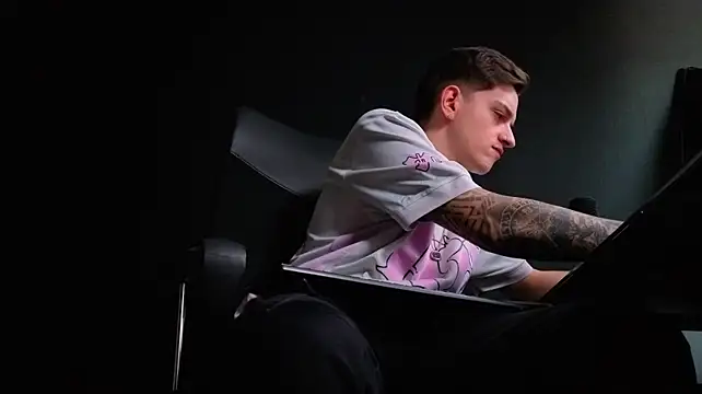 FelixStarkk élő XXX-chatje