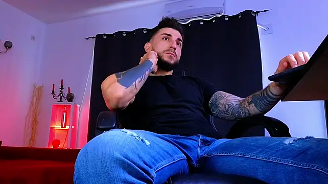 MightyAaron66 Live XXX-Chat