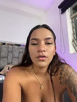 צ'אט XXX בשידור חי של amara_wet04