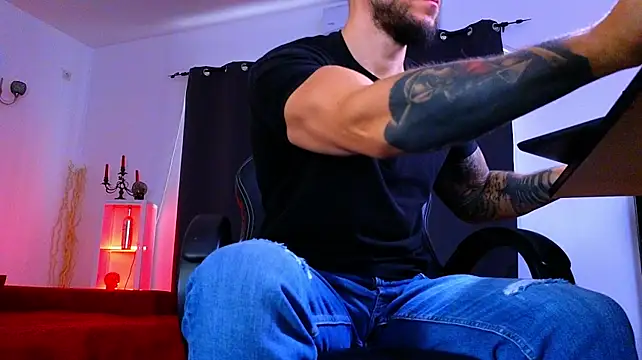 MightyAaron66 Adlı Modelin Canlı XXX Sohbeti