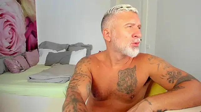 BlowMyXXL Chat XXX live