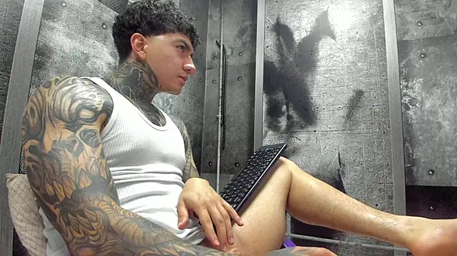 Czat XXX na żywo – Gury_tattoo