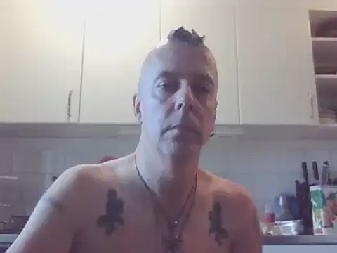 Pokazy przed kamerką – SHARPSkinhead