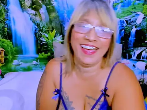 Chat +18 de indianroxy ao vivo
