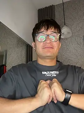 XXX chat uživo modela Hassbyd