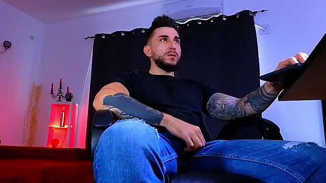 MightyAaron66 Webcamshow
