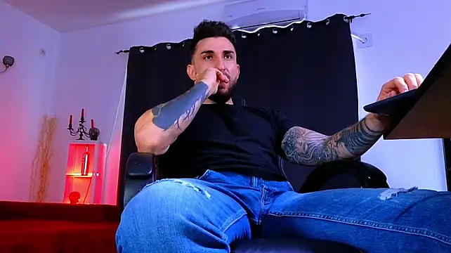 Show modela MightyAaron66 na web-kameri