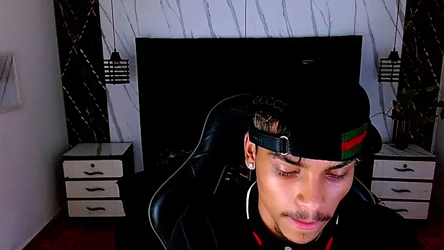 צ'אט XXX בשידור חי של Angel_foxc13