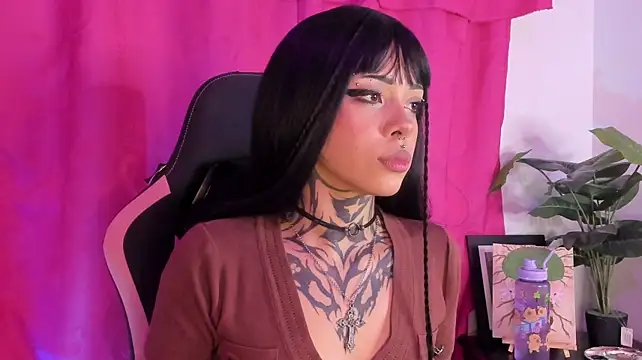 Chat +18 de miss_tomie ao vivo