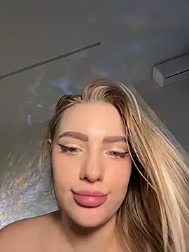 HugeBoobsAlice – Naživo XXX chat