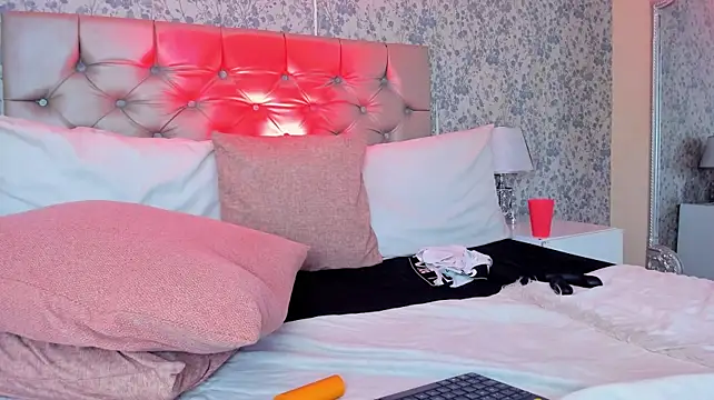 VelvetEros élő XXX-chatje