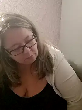 sex2 Adlı Modelin Canlı XXX Sohbeti